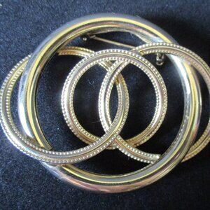 Vtg Unbranded Modernist Intertwined Circles Detailed Gold Tone Brooch/Pin  2.5"